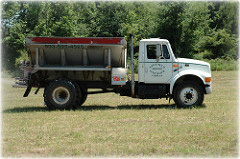 A fertilizer truck spreads nitrogen fertilizer on a field in Texas. Image: AgriLife Today
